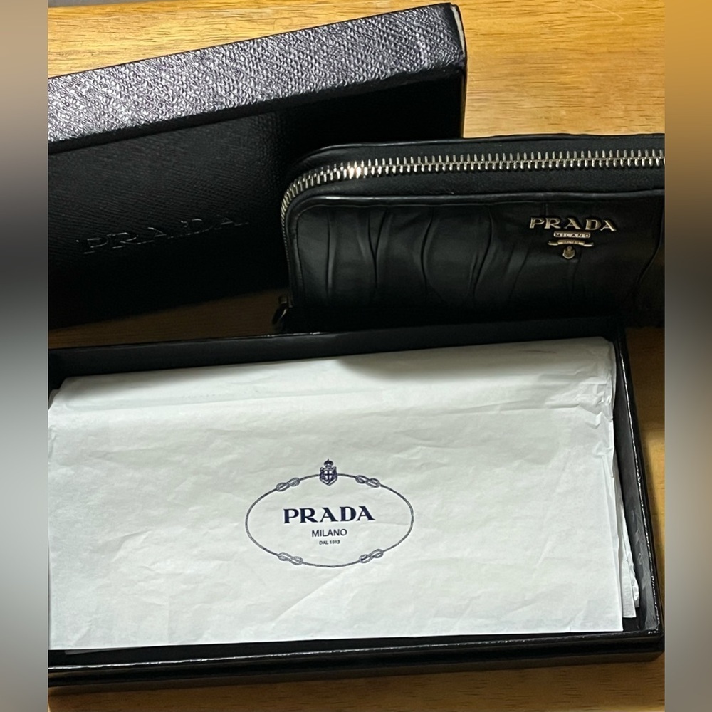 PRADA Milano PRADA Nappa Gaufre Black Leather Nero Zip Around Long Wallet - Picture 5 of 14